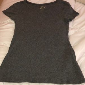 Old navy gray t-shirt